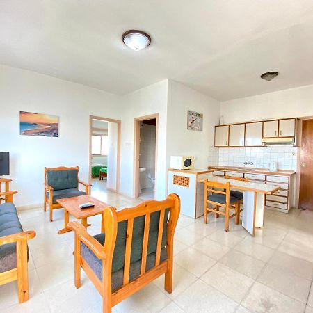 Kaan Hotel & Apartment ไคริเนีย ภายนอก รูปภาพ