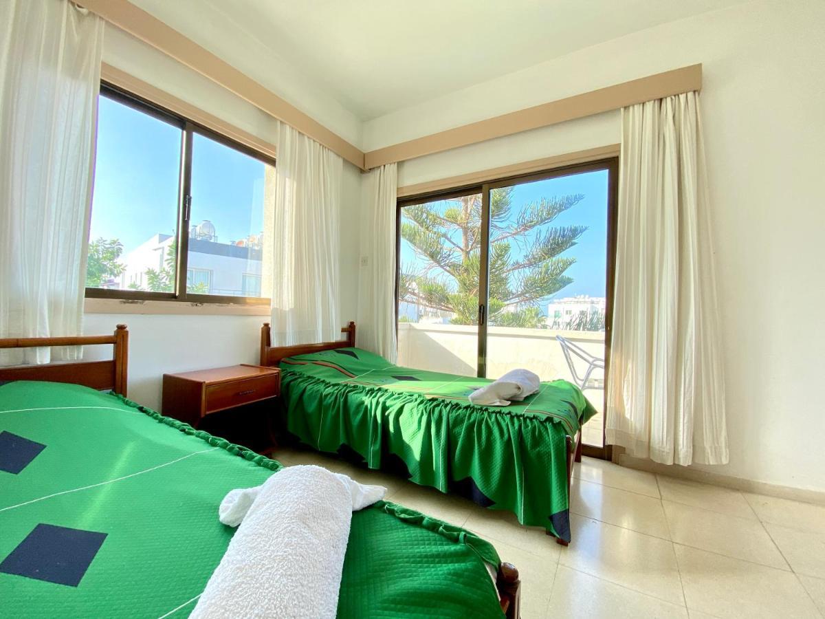 Kaan Hotel & Apartment ไคริเนีย ภายนอก รูปภาพ