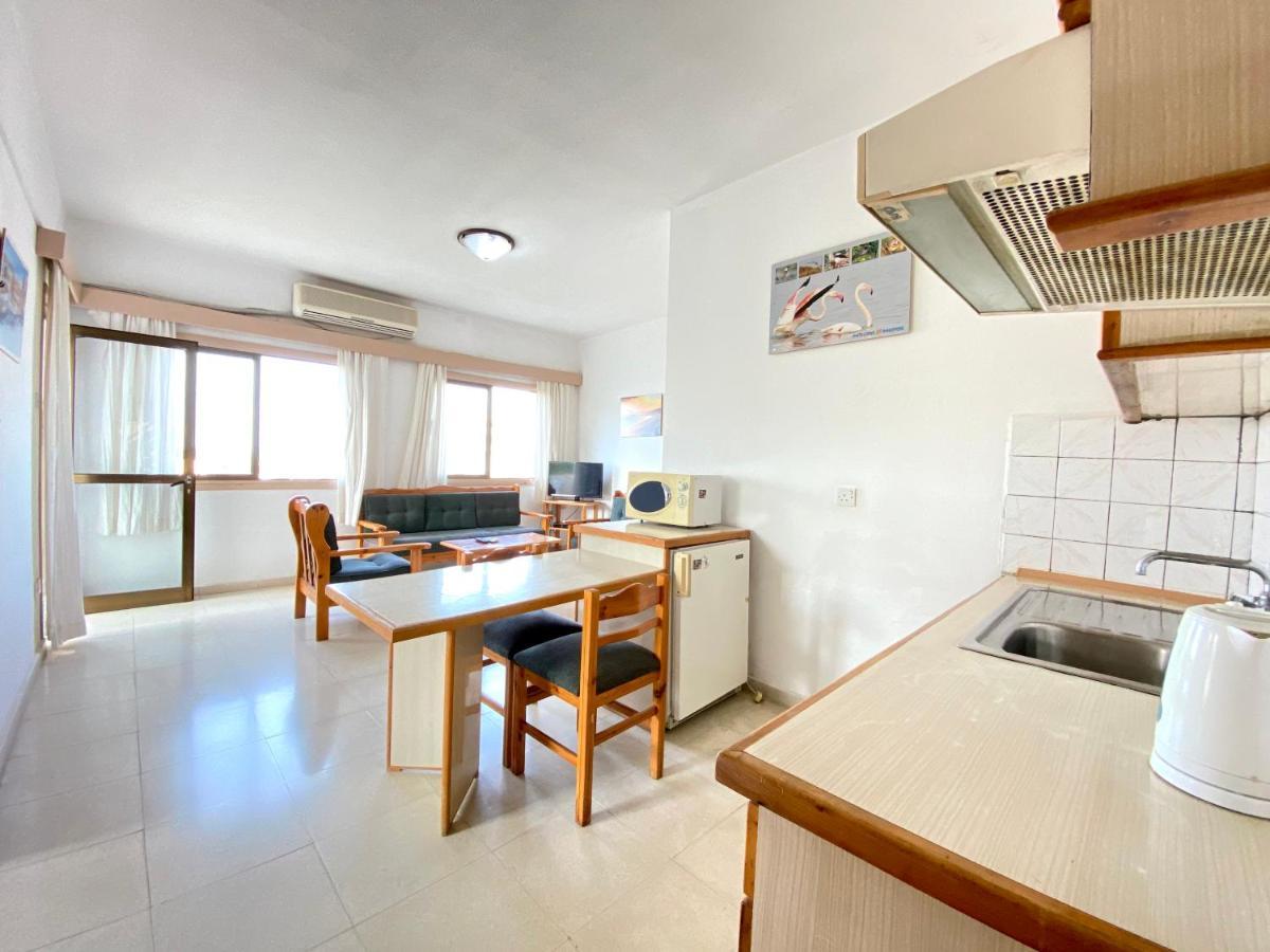 Kaan Hotel & Apartment ไคริเนีย ภายนอก รูปภาพ